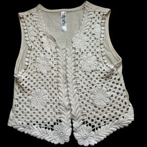 Brand Beautees Girls crochet knit open floral light vest. Size L Little Girl